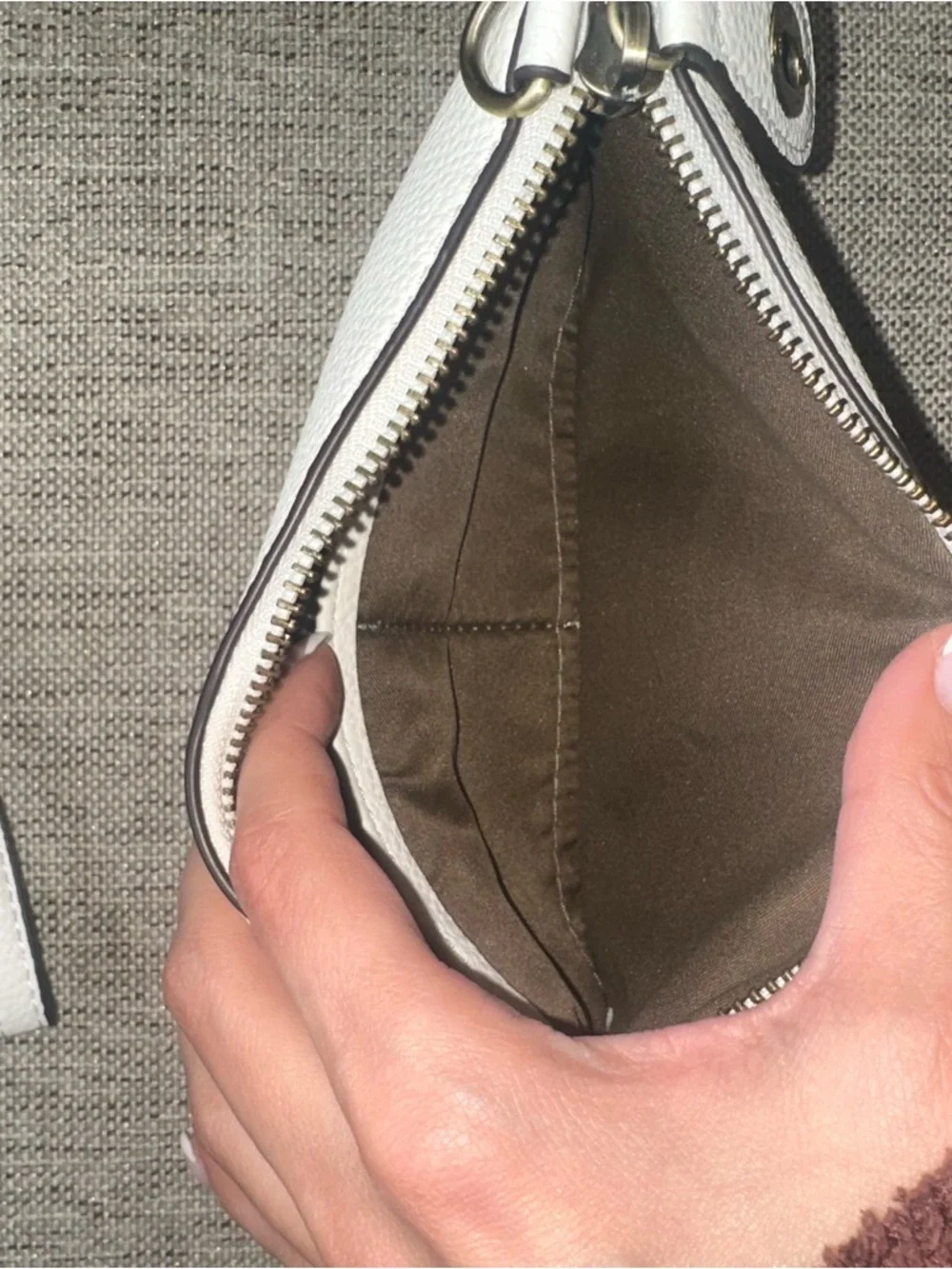 White Crossbody Wristlet Bag - Picture 3 of 4